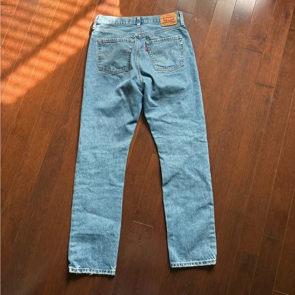 Levi's Classic 501 Blue Jeans with Signature Patch - Picture 3 of 4